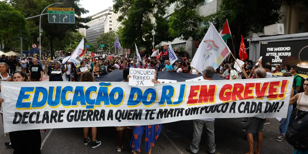 Professores estaduais e municipais do Rio fazem paralisação de 24h professores-estaduais-e-municipais-do-rio-fazem-paralisacao-de-24h