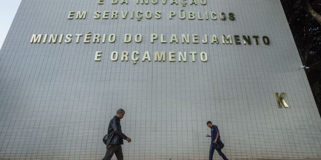 Gasto com pessoal e benefícios fiscais terão limite a partir de 2027 gasto-com-pessoal-e-beneficios-fiscais-terao-limite-a-partir-de-2027