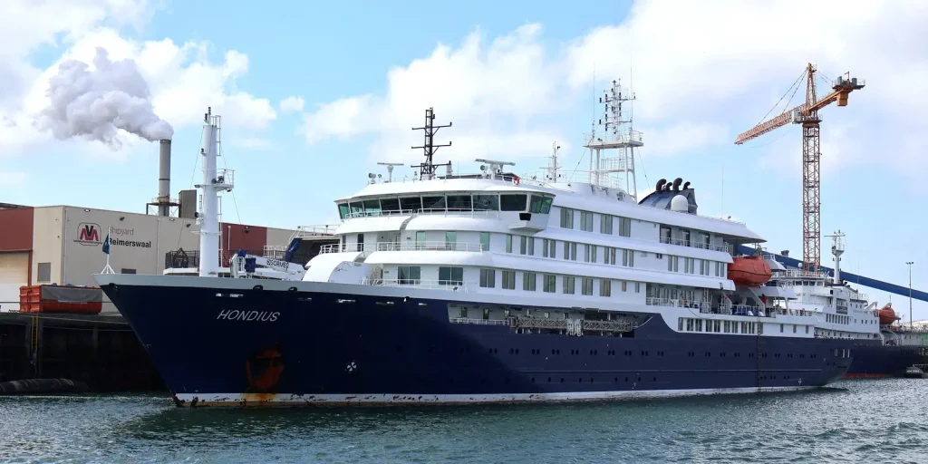 Navio de cruzeiro atingido por hantavírus retira passageiros doentes navio-de-cruzeiro-atingido-por-hantavirus-retira-passageiros-doentes