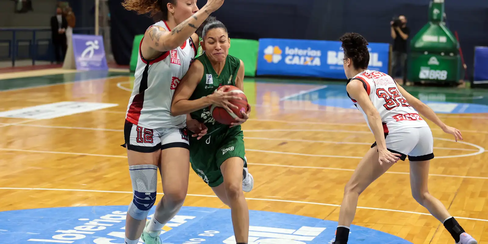 Sesi Araraquara vence o Cerrado e encosta na liderança da LBF